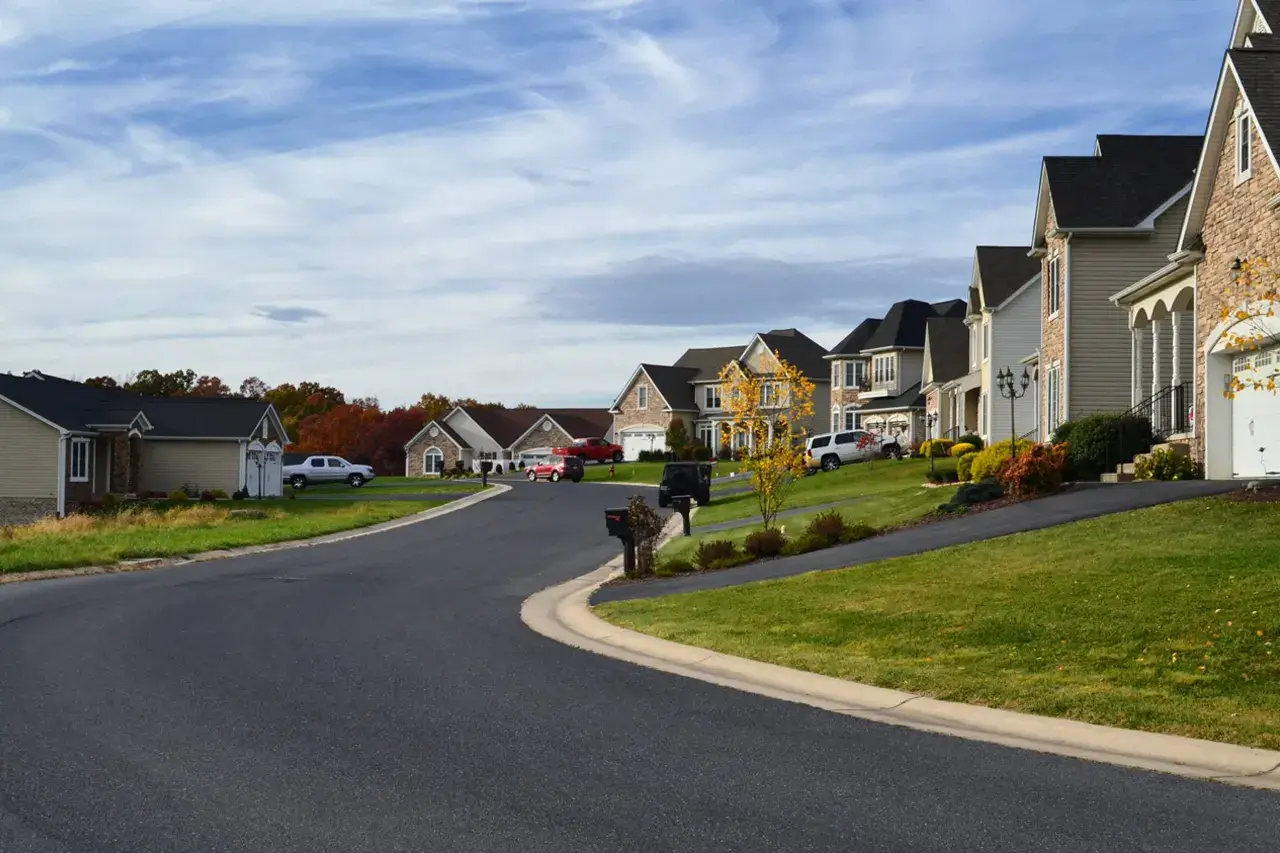 7 Reasons Why Homeowners Should Invest in a New Asphalt Driveway