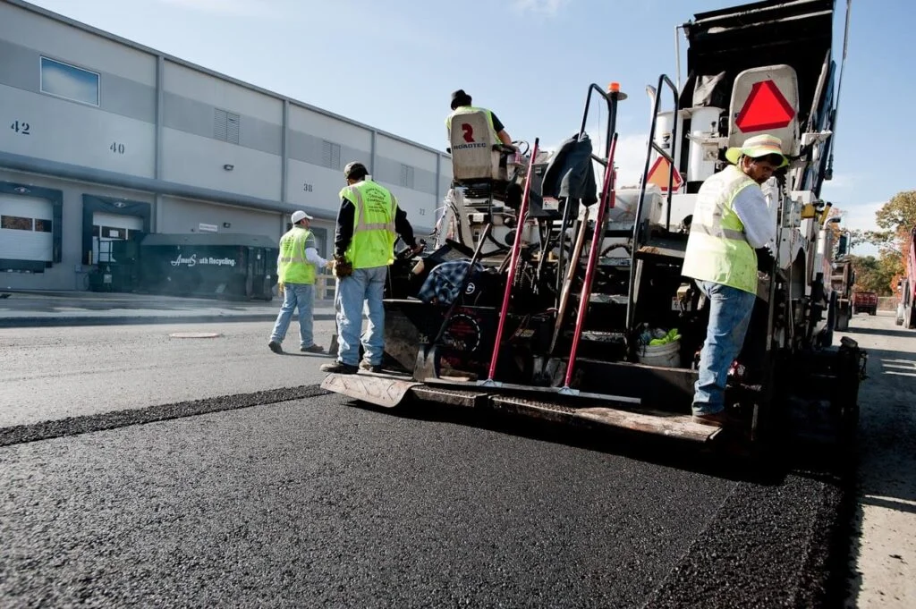 How Premium Asphalt Paving Transforms Your Driveway Experience? 979718dd23dc8bb9d69292a974eb6334